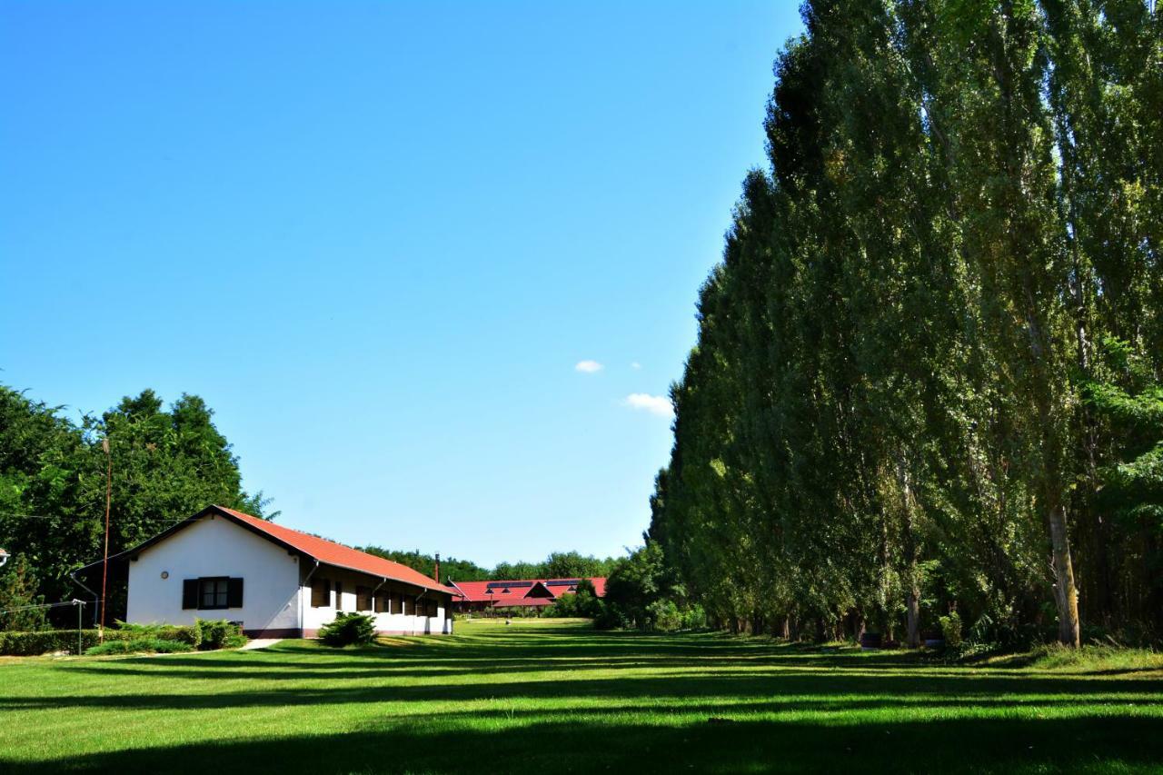 Sipito Pihenopark Hotel Pilis Kültér fotó